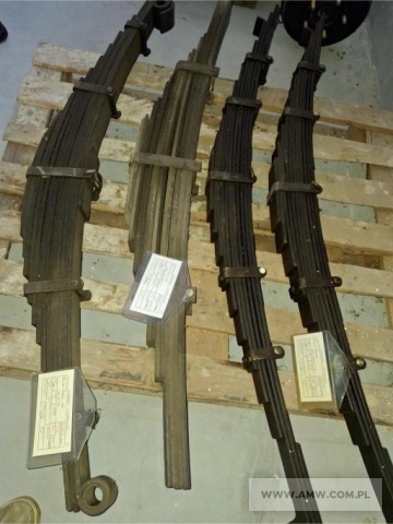 Części samochodowe (KAMAZ, AUTOSAN, JELCZ, HONKER, URSUS, UAZ) oraz narzędzia - pakiet zawierający 121 poz. asort. (wg oddzielnego wykazu), w tym m.in.: dętki, opony, filtry, krzyżaki wału napędowego, pierścienie, pompy, półosie, skrzynia ładunkowa płaska, wał napędowy środkowy, szyby, tarcze, uszczelki, zderzaki itp. 